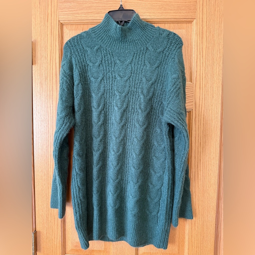 Women's Green Cable Knit Tunic Sweater